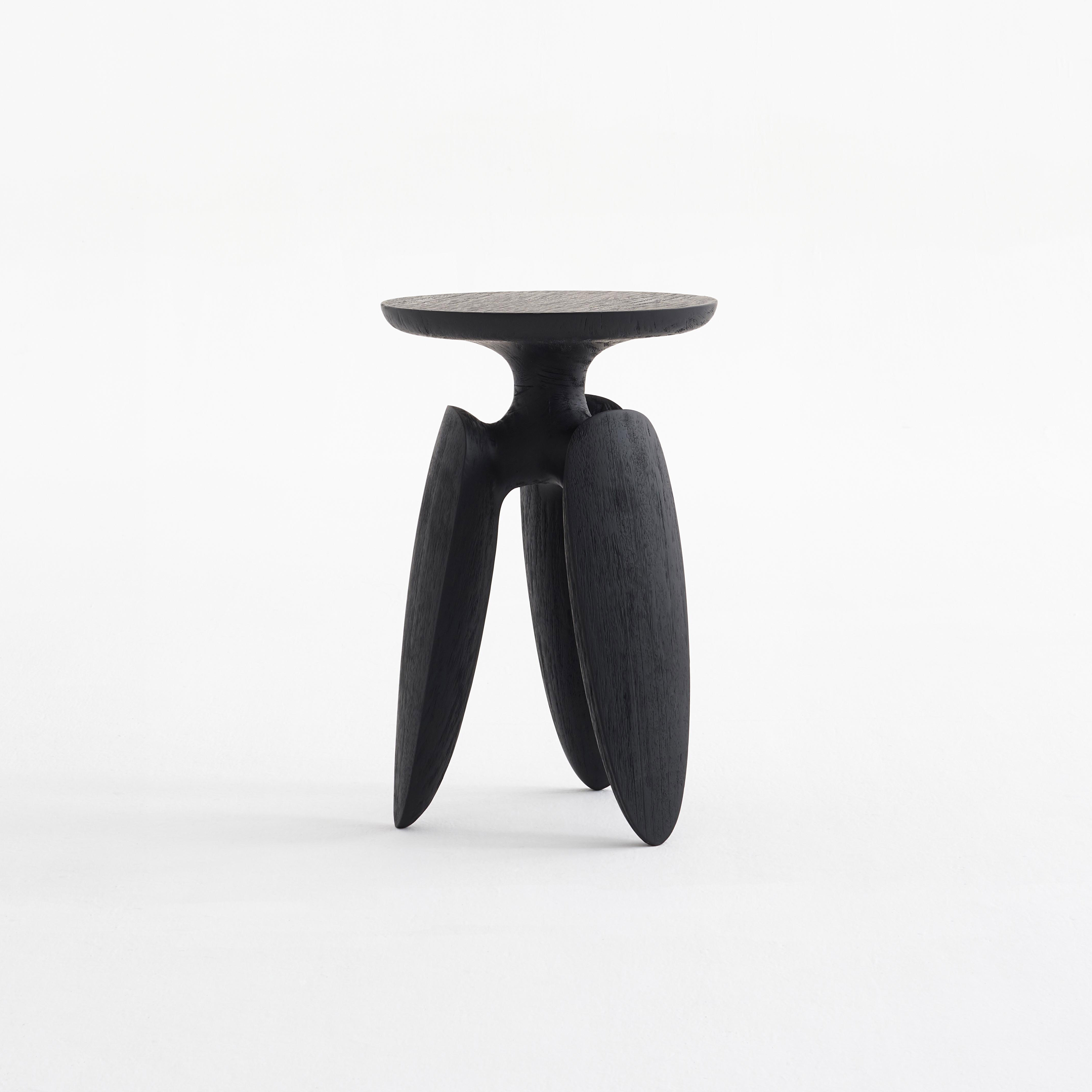 鼎 边几  <br/>Tripot side table